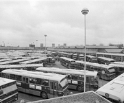 858389 Gezicht op het terrein van de autobusremise van het Gemeentelijk Vervoerbedijf Utrecht (G.V.U., Europalaan 8) te ...